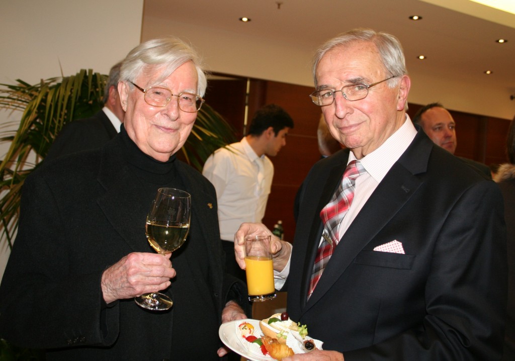 Ferry Ahrlé (links) im Gespräch mit Karl-Heinz Nink, ehemaliger Kultursprecher CDU Frankfurt