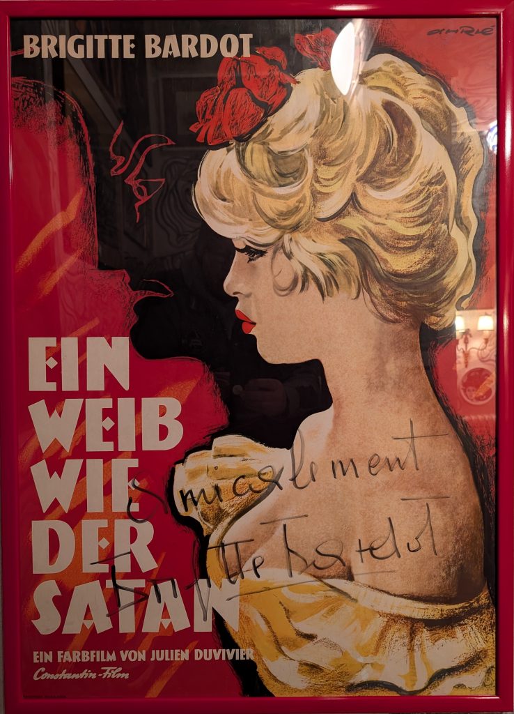 Ein Weib wie der Satan - Filmplakat von Ferry Ahrlé mit Autogramm von Brigitte Bardot "Amicalement Brigitte Bardot" (1959)