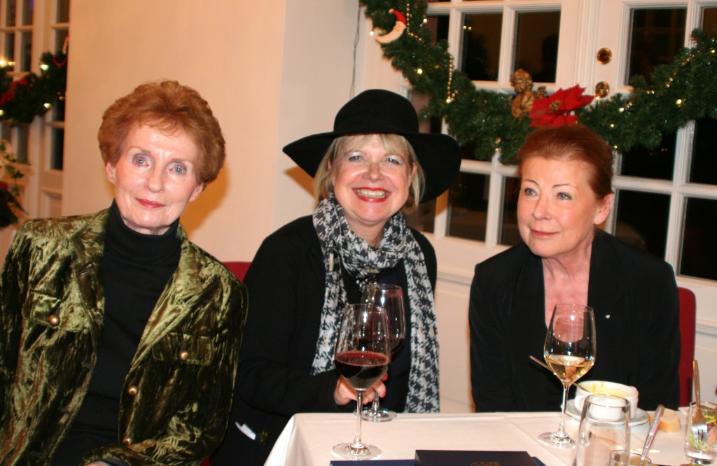 Sigrid Ahrlé, Edda Rössler und Renate Schroeter bei der Verleihung des Hessischen Verdienstordens an Ferry Ahrlé 3.12.2014 (c) ROESSLER PR